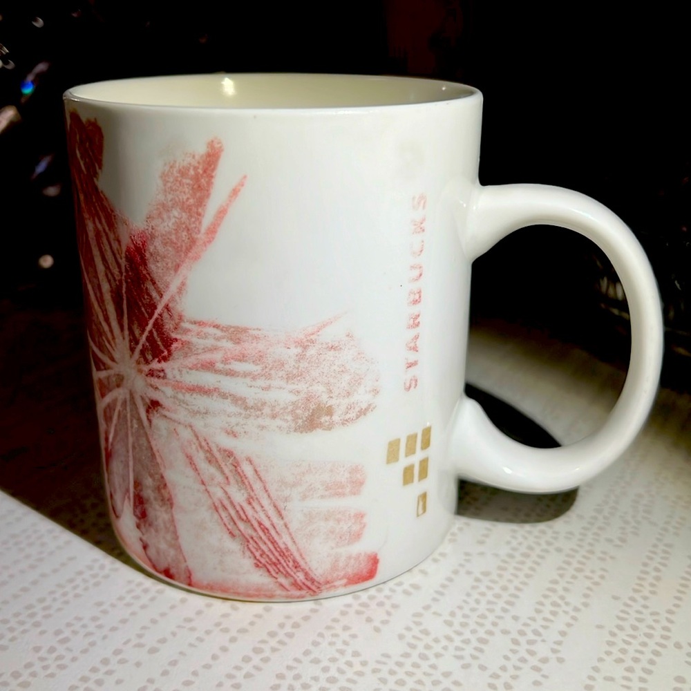 2014 Starbucks Ceramic White/ Red Floral Splash Mug 4" Abstract
Coffee 15.2 oz